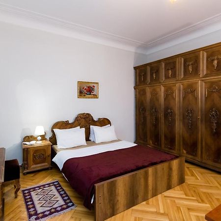 Apartment Gallery Rustaveli 1 Tiflis Exterior foto
