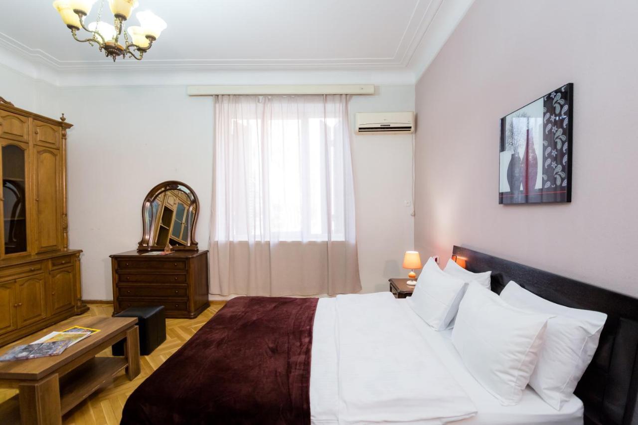 Apartment Gallery Rustaveli 1 Tiflis Exterior foto