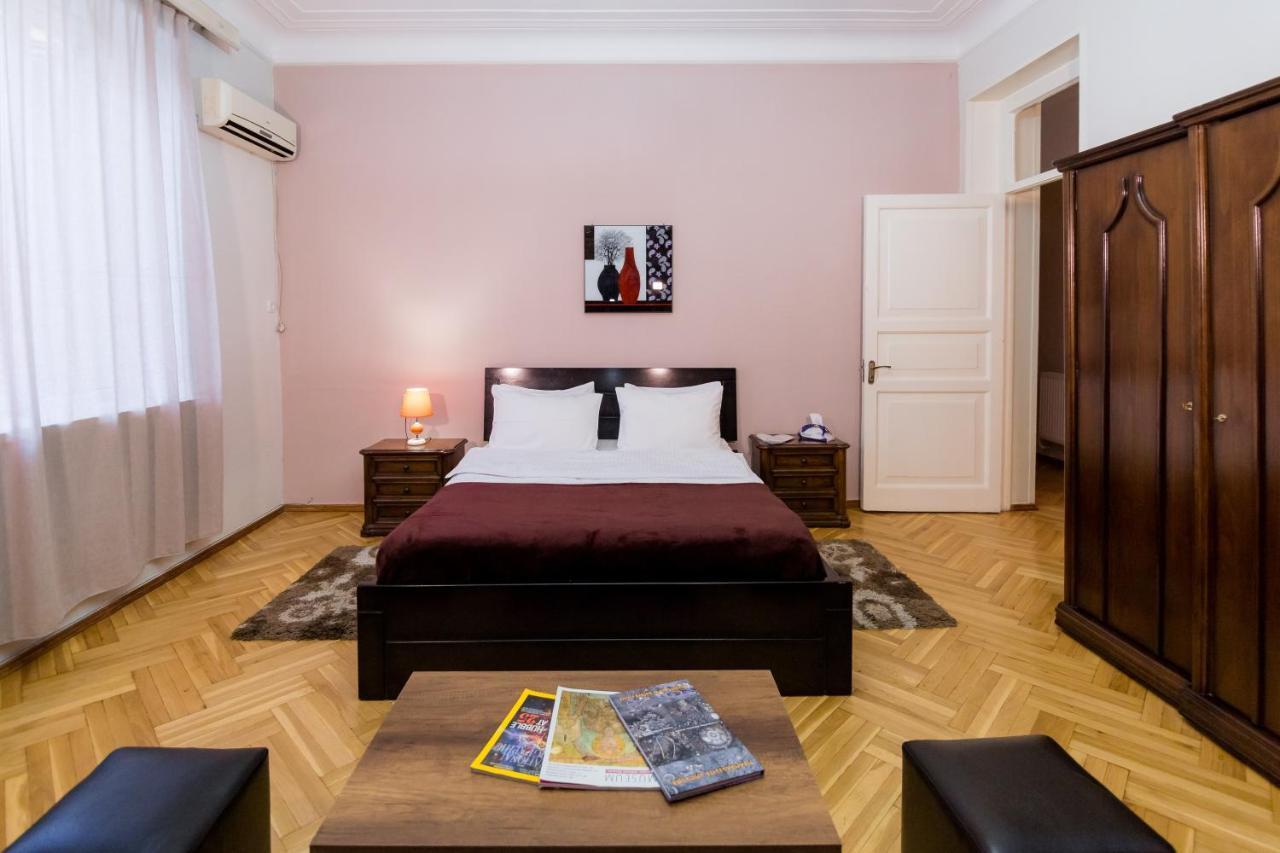 Apartment Gallery Rustaveli 1 Tiflis Exterior foto