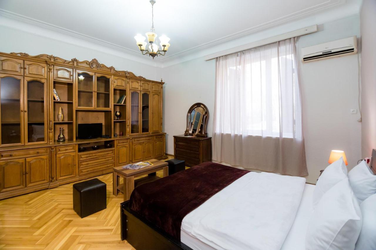 Apartment Gallery Rustaveli 1 Tiflis Exterior foto
