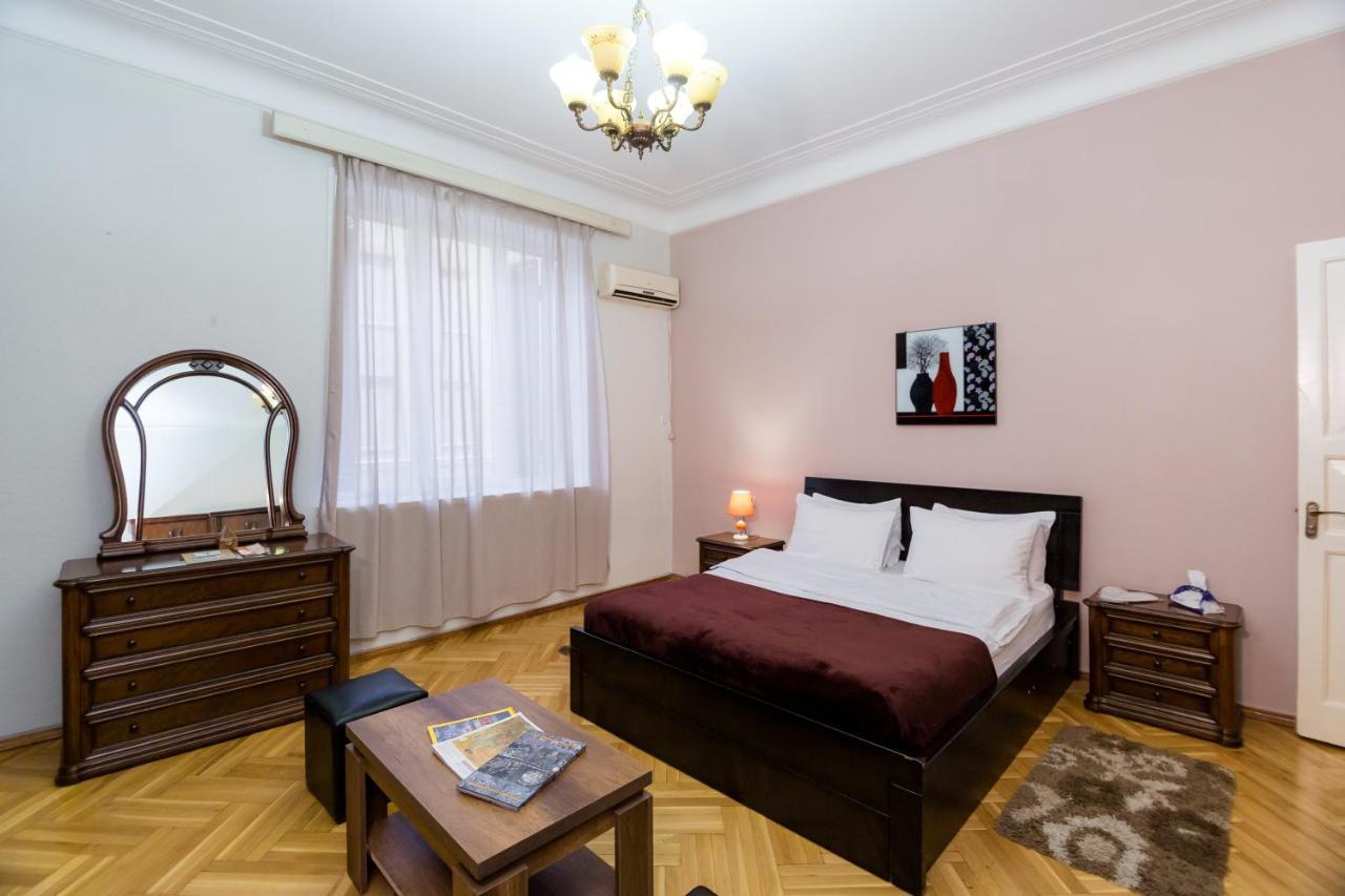 Apartment Gallery Rustaveli 1 Tiflis Exterior foto