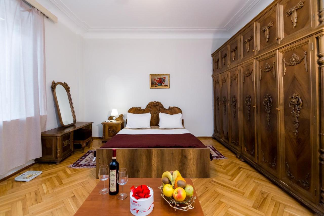 Apartment Gallery Rustaveli 1 Tiflis Exterior foto