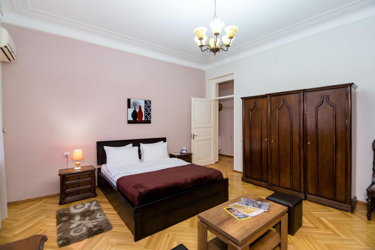 Apartment Gallery Rustaveli 1 Tiflis Exterior foto